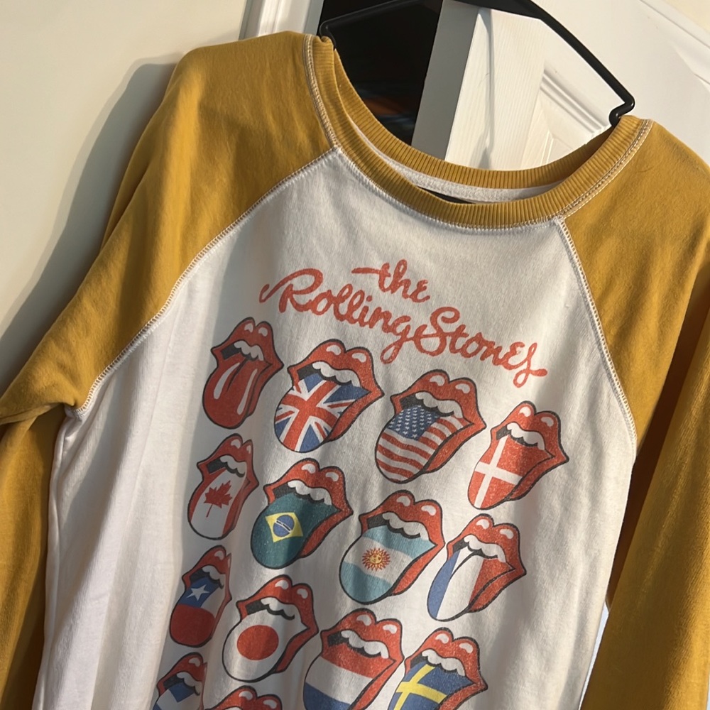 Love this shirt. Like new wore once.